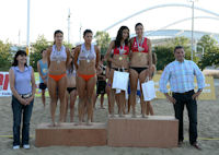 Οι αδελφές Κορακοβούνη στο 1ο σκαλί του βάθρου στο Open Ατικής 1