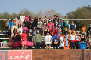 ομαδική μεταμφιεσμενοι